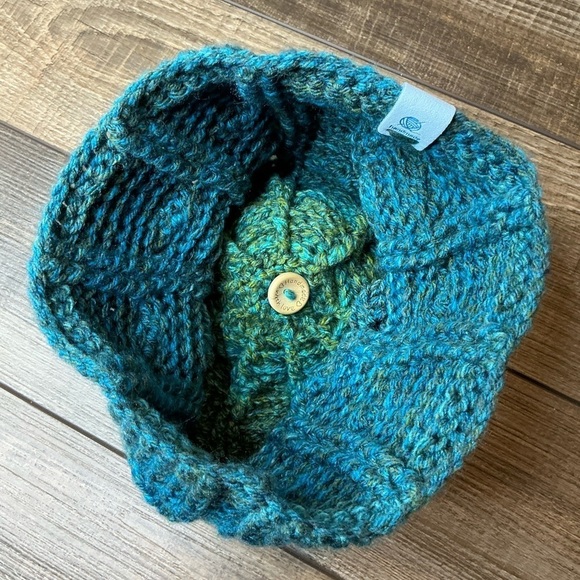 Cable Knit Crochet Beanie Hat Handcrafted With Faux Fur Pom Handmade Blue Green